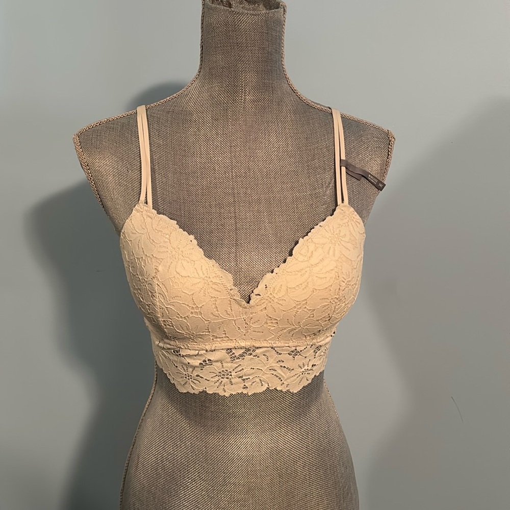 Cream Aerie bra, 34C with tags.